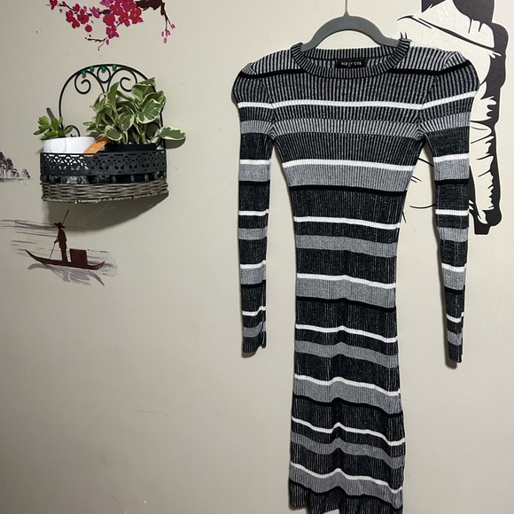 Stretchy Striped Winter BodyCon Dress - Picture 7 of 9